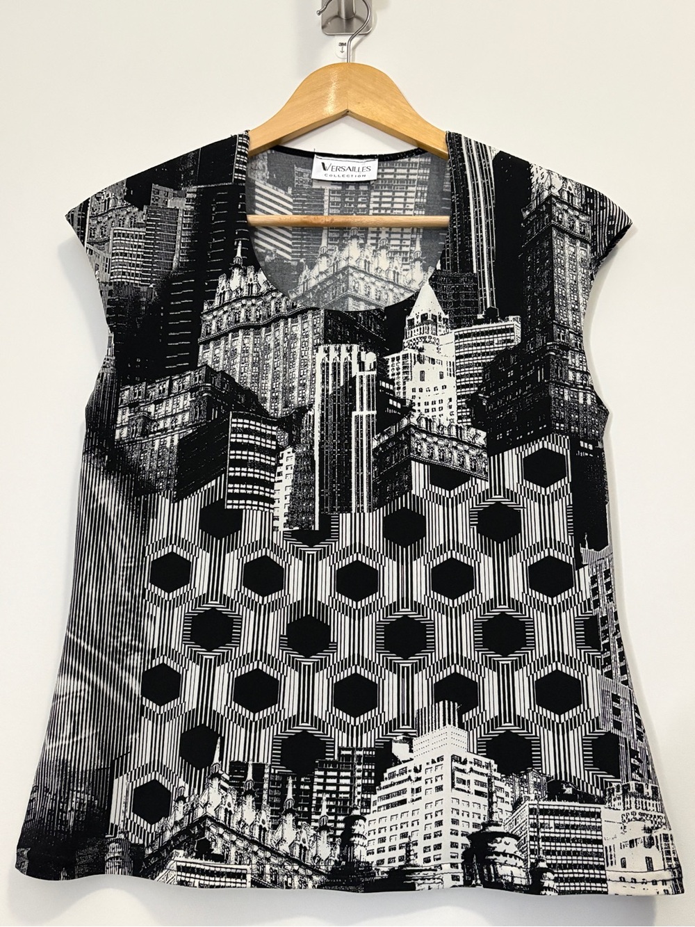 Versailles Collection Cityscape Geometric Graphic Top Blouse Size M